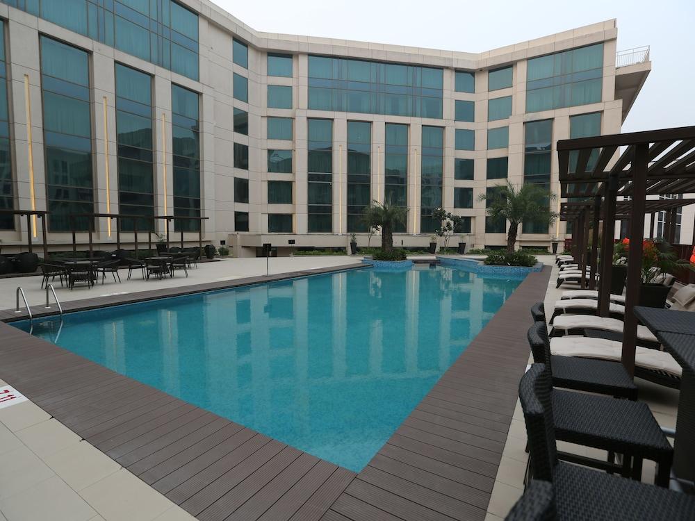 Pride Plaza Hotel, Aerocity होटल